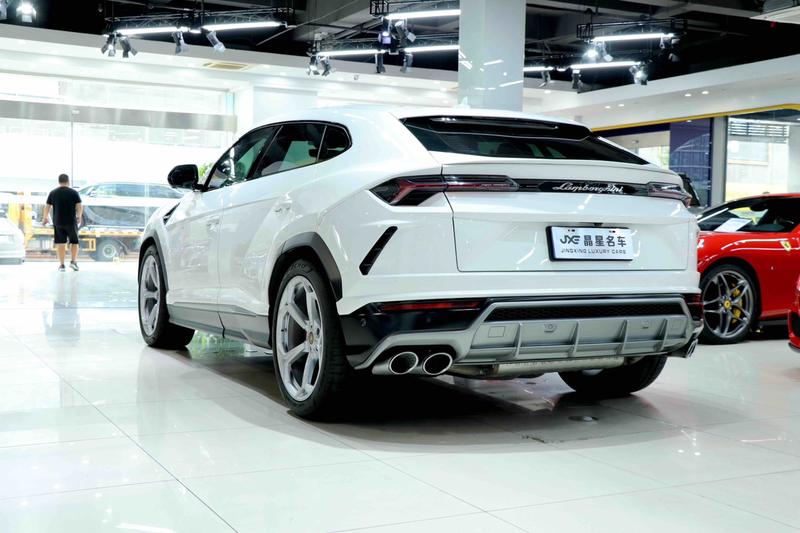 Lamborghini Urus - фото 2