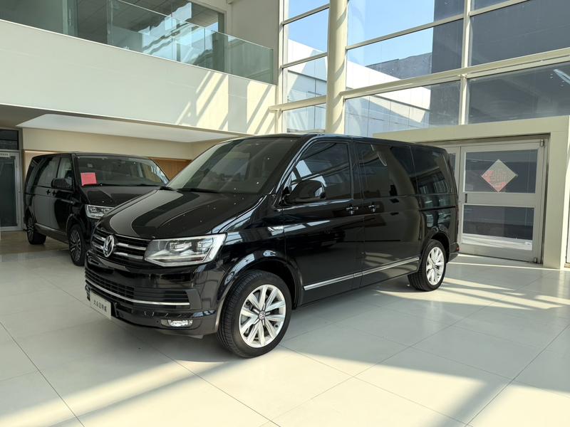 Volkswagen Multivan - фото 0