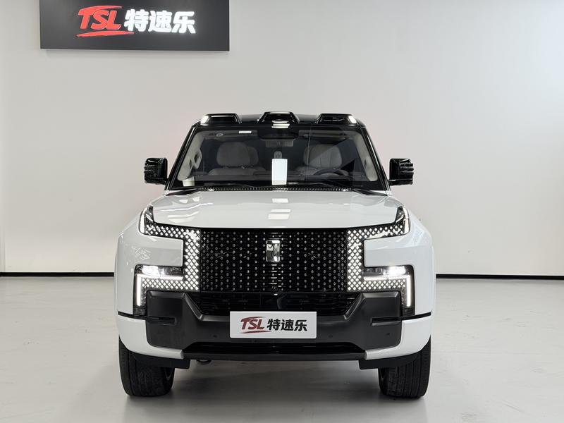 Yangwang U8L - фото 1