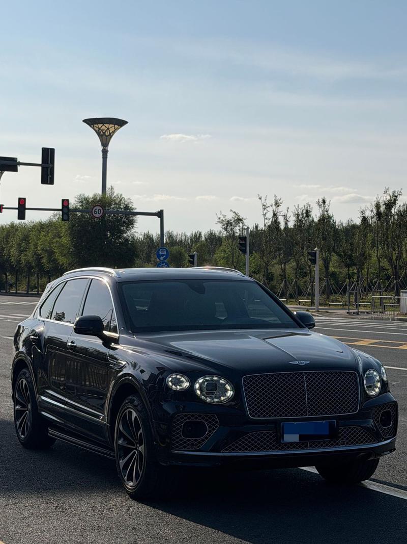 Bentley Bentayga - фото 1