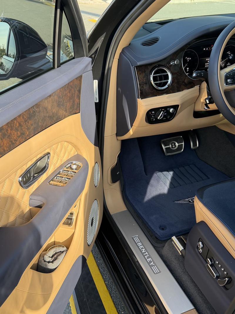 Bentley Bentayga - фото 4