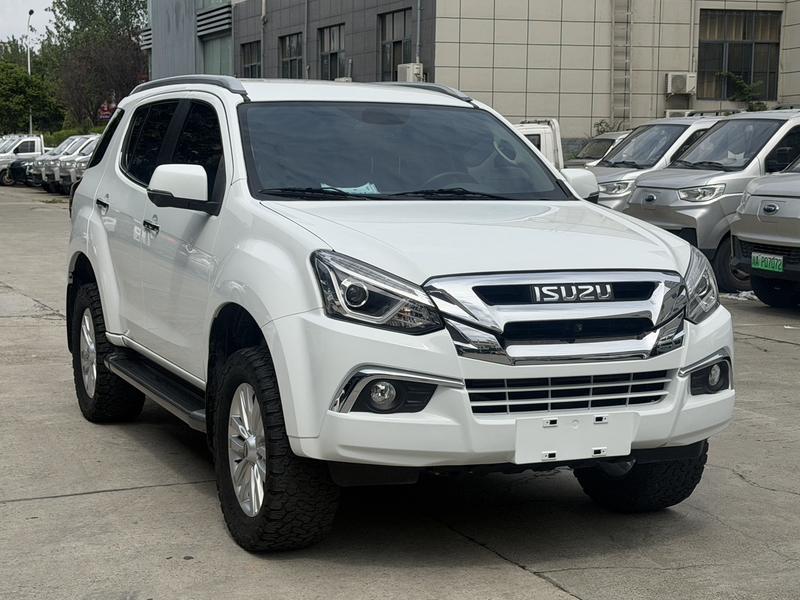 Isuzu mu-X - фото 1