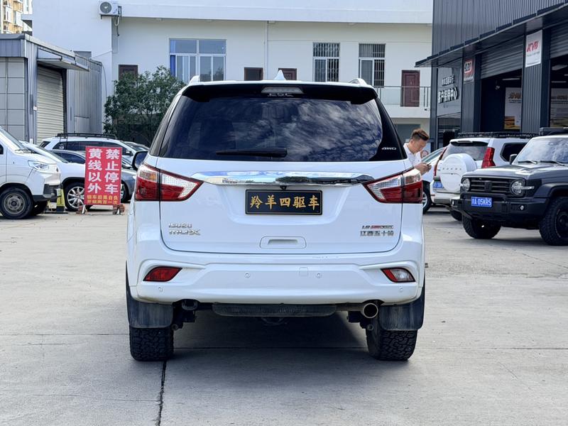 Isuzu mu-X - фото 3