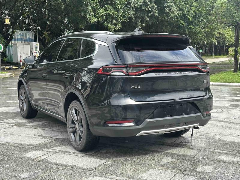 BYD Tang - фото 3