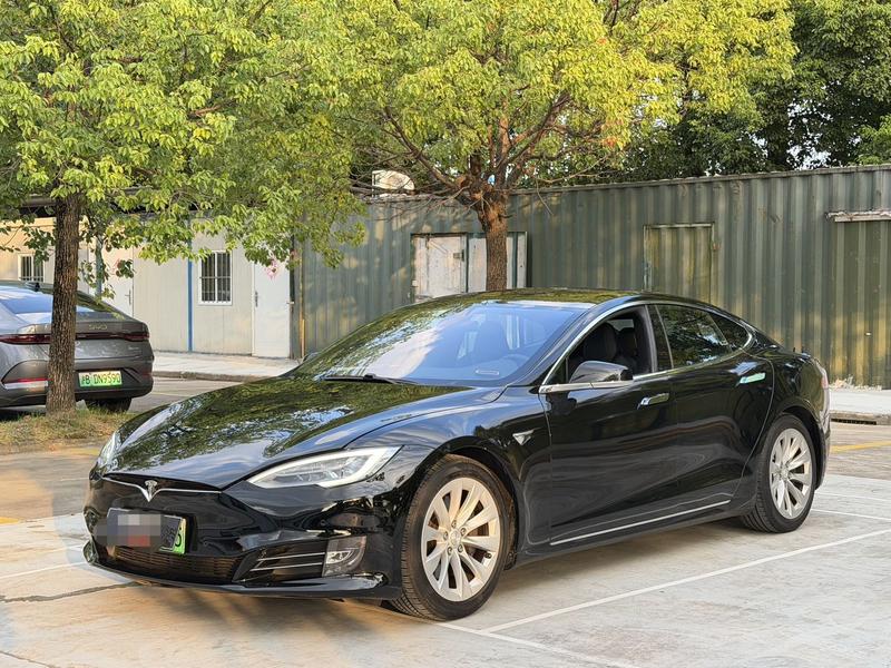 Tesla Model S - фото 0