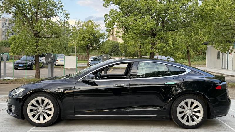 Tesla Model S - фото 3