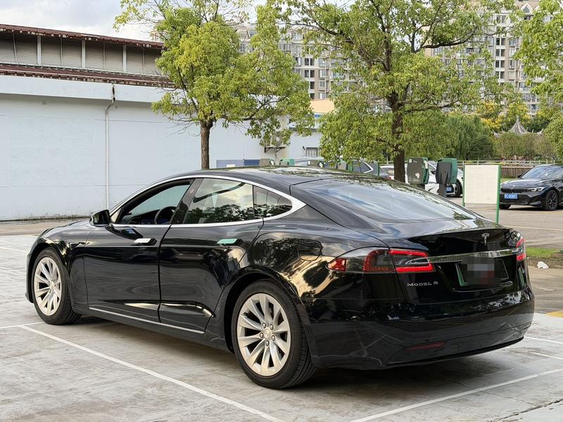 Tesla Model S - фото 4