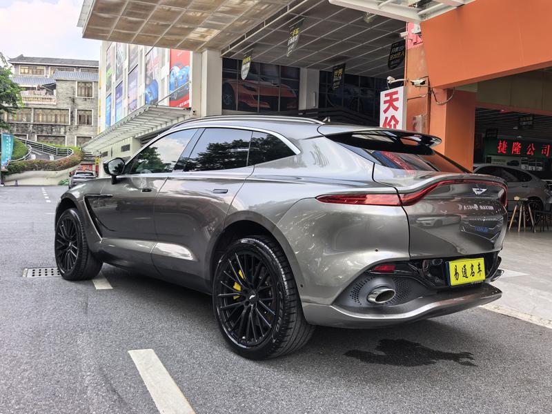 Aston Martin DBX - фото 2