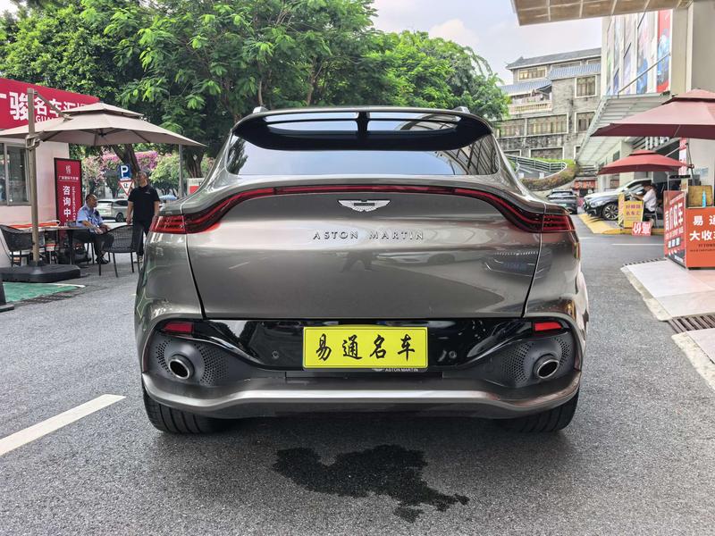 Aston Martin DBX - фото 3