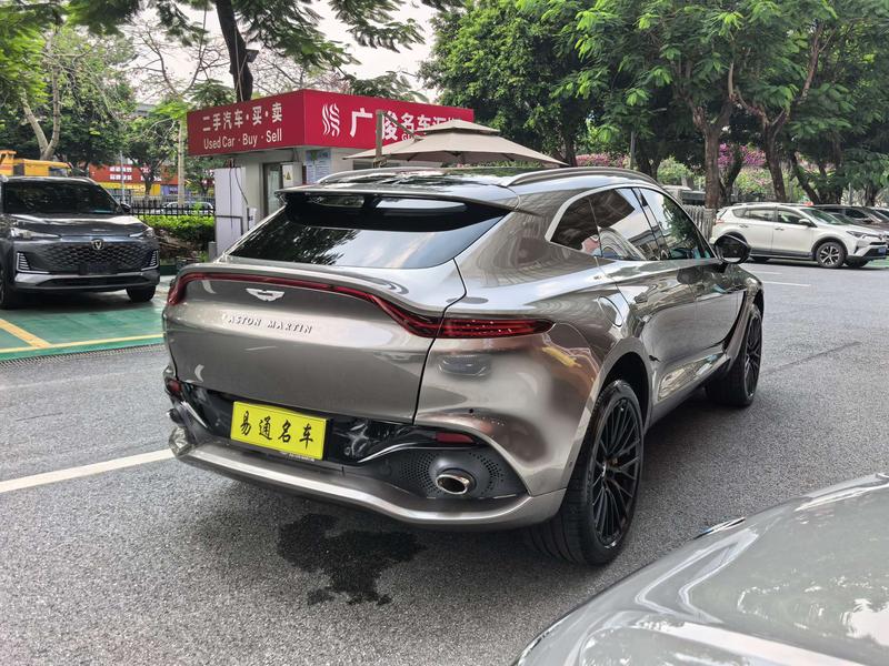 Aston Martin DBX - фото 4