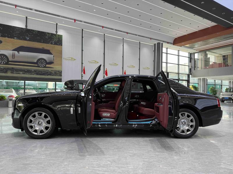 Rolls-Royce Ghost - фото 1
