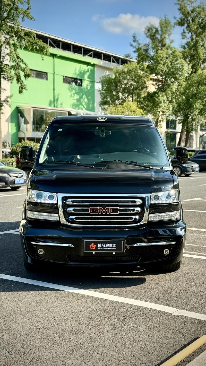 GMC Savana - фото 1