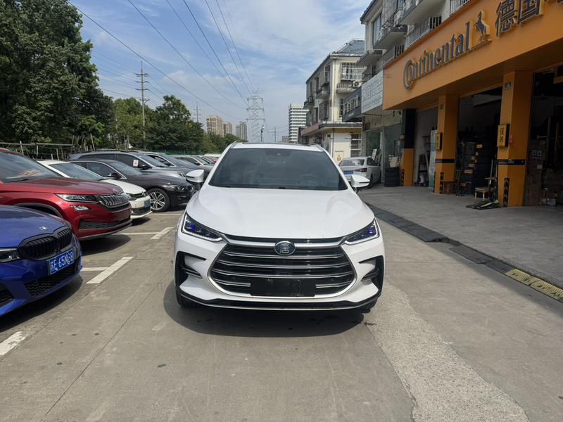 BYD Tang DM-i - фото 1