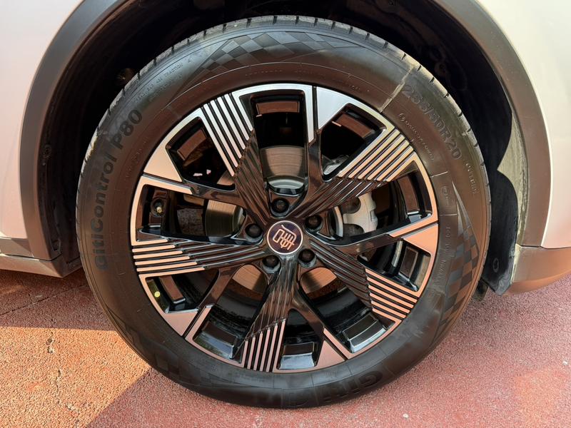 BYD Tang DM-i - фото 3