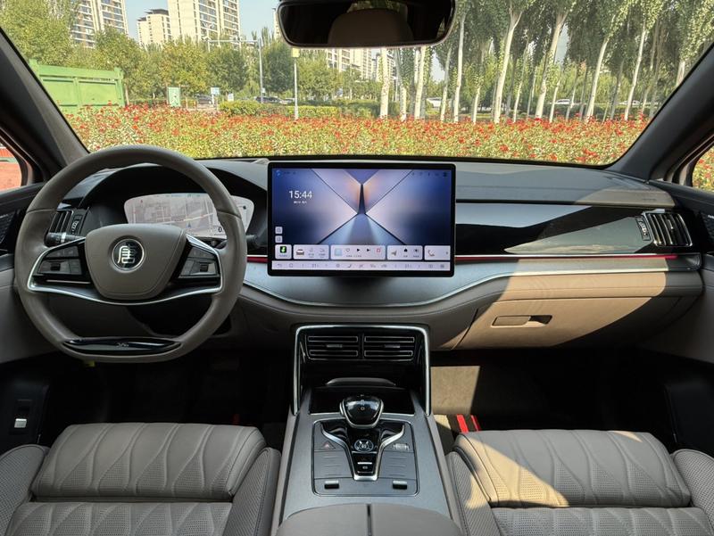 BYD Tang DM-i - фото 4