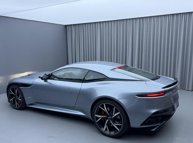 Aston Martin DBS - фото 2