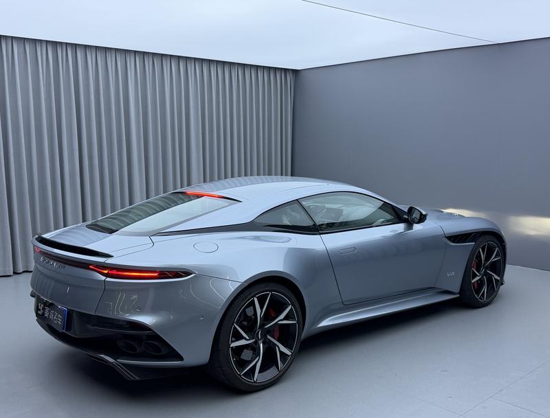 Aston Martin DBS - фото 4