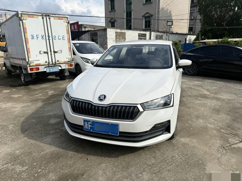 Skoda Rapid - фото 1