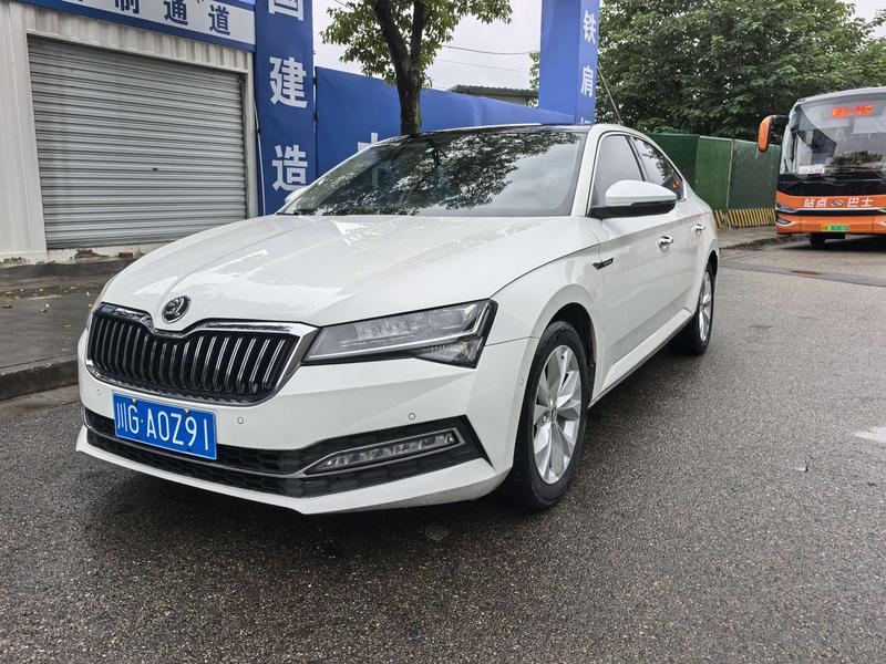 Skoda Superb - фото 0