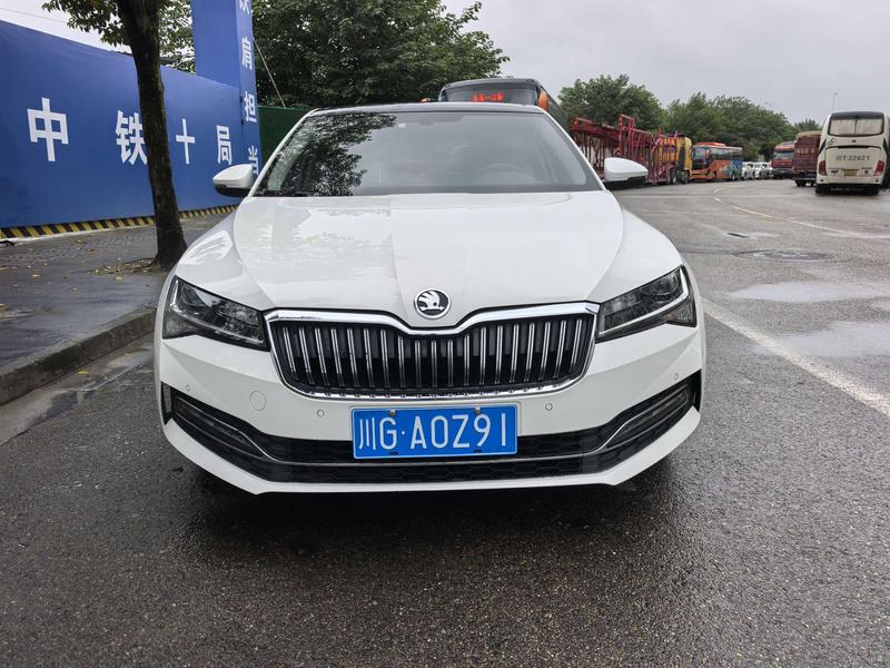 Skoda Superb - фото 1