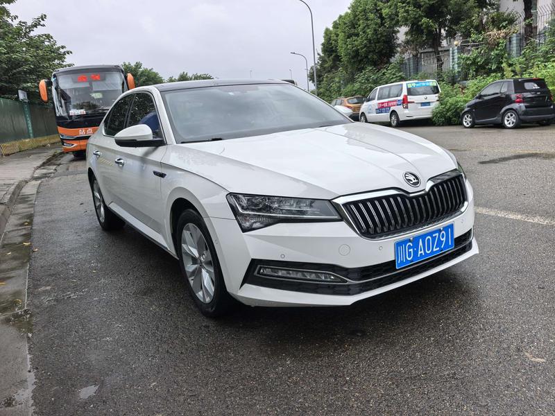 Skoda Superb - фото 2