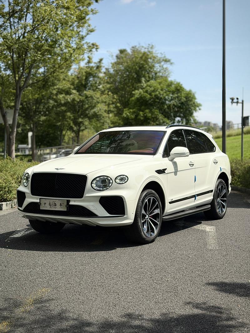 Bentley Bentayga - фото 0