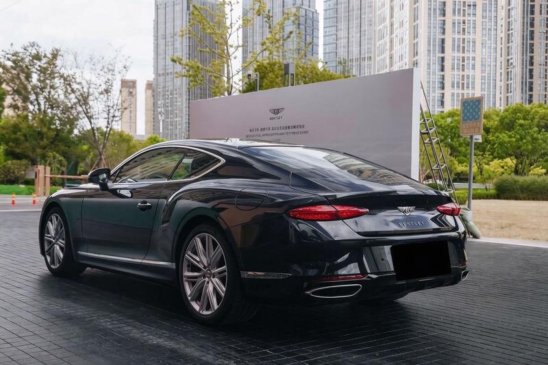 Bentley Continental PHEV - фото 3