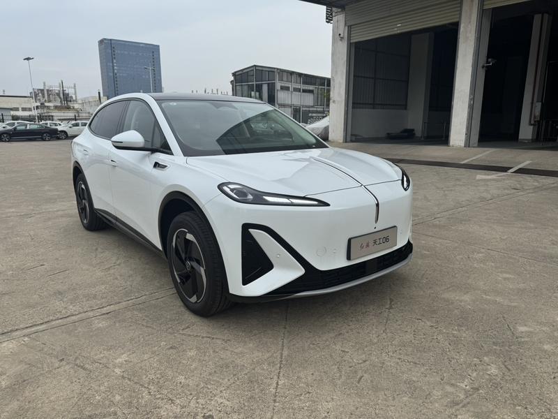 Hongqi 06 - фото 2