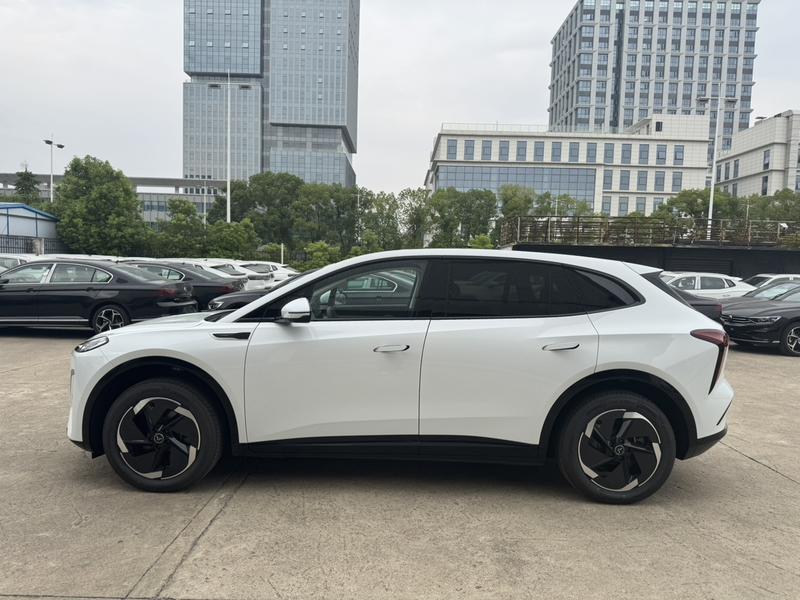 Hongqi 06 - фото 3