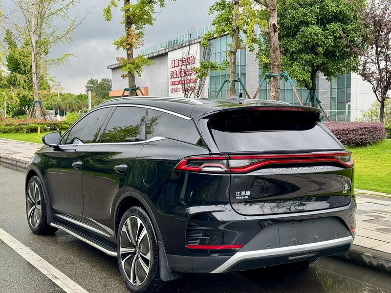 BYD Tang DM-i - фото 3
