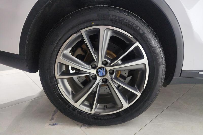 BYD Tang DM-i - фото 3