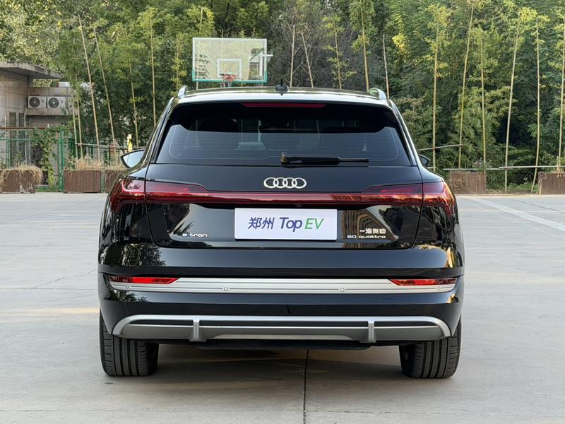 Audi e-tron - фото 4