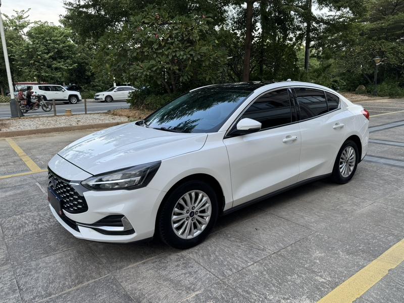 Ford Focus - фото 0