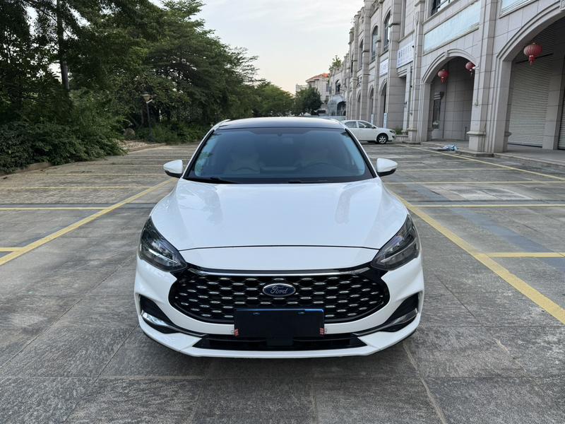 Ford Focus - фото 1