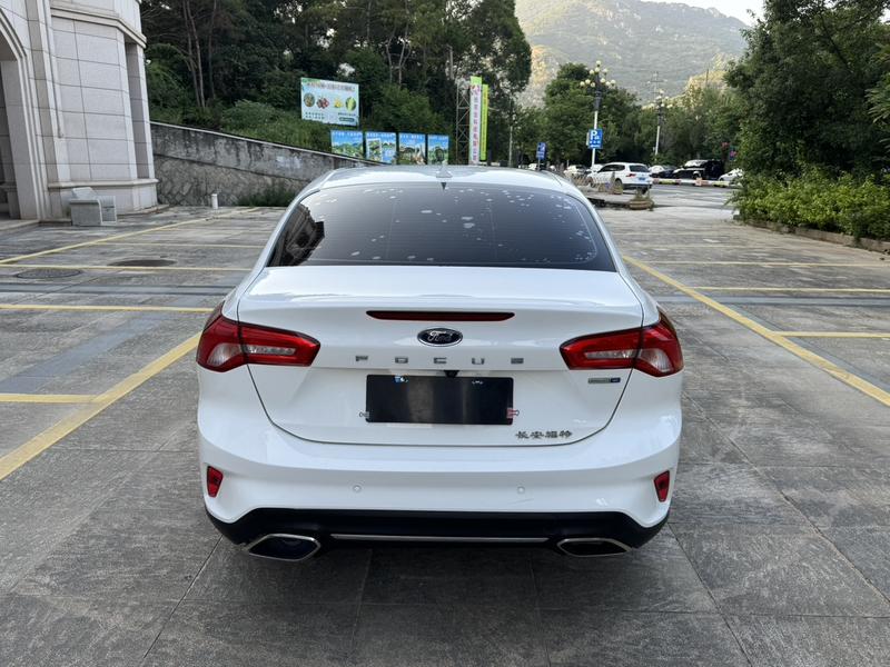 Ford Focus - фото 3