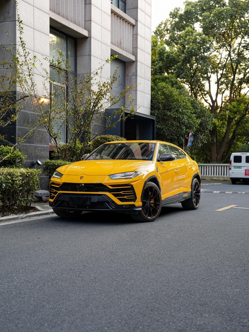 Lamborghini Urus - фото 0