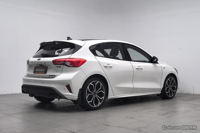 Ford Focus - фото 3