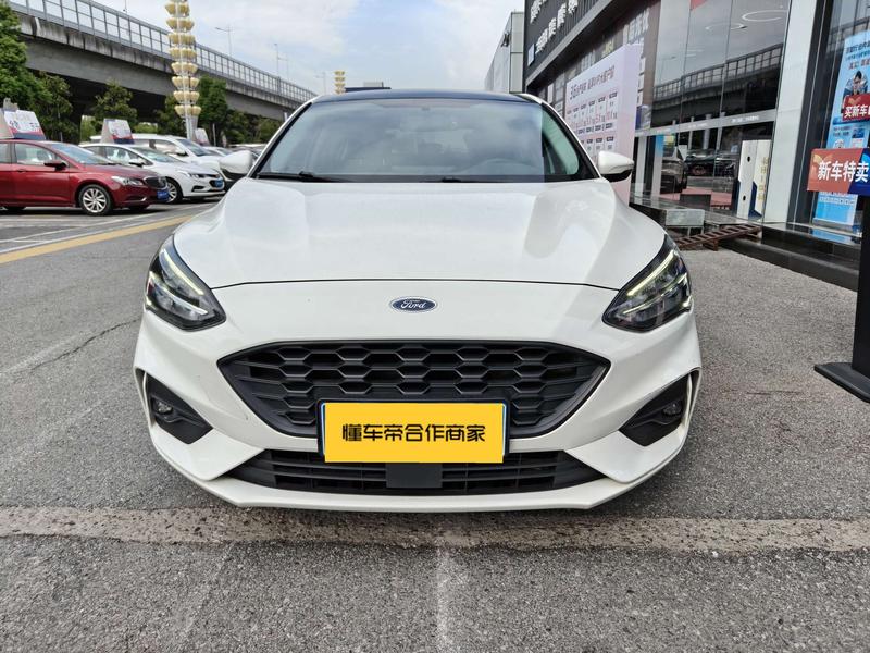 Ford Focus - фото 1