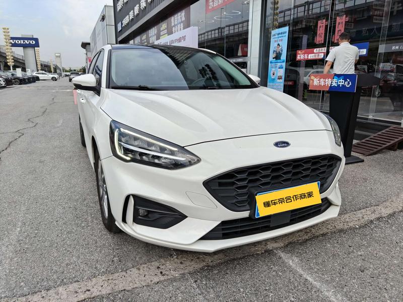 Ford Focus - фото 2