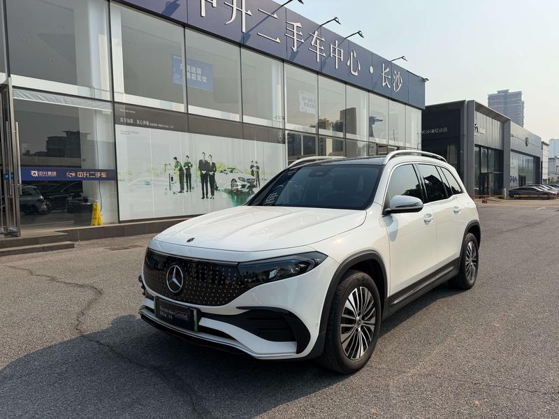 Mercedes-Benz EQB - фото 0