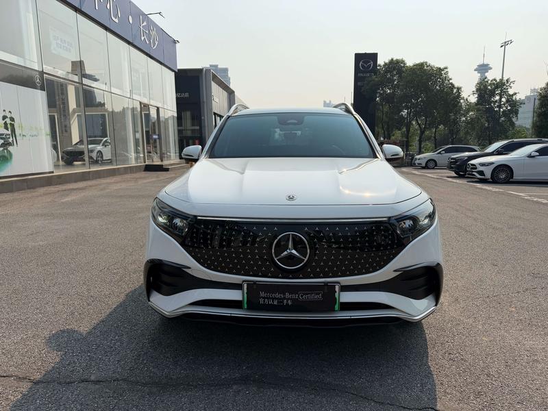 Mercedes-Benz EQB - фото 1
