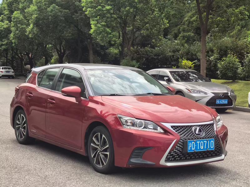 Lexus CT - фото 2
