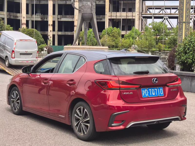Lexus CT - фото 3