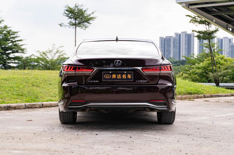 Lexus LS - фото 3