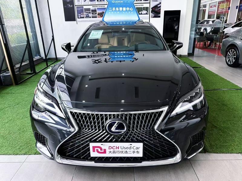 Lexus LS - фото 1