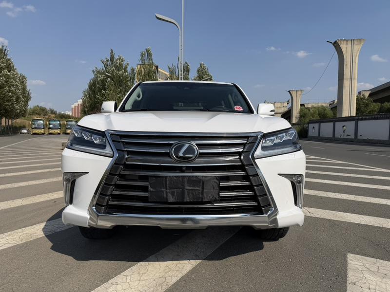 Lexus LX - фото 1