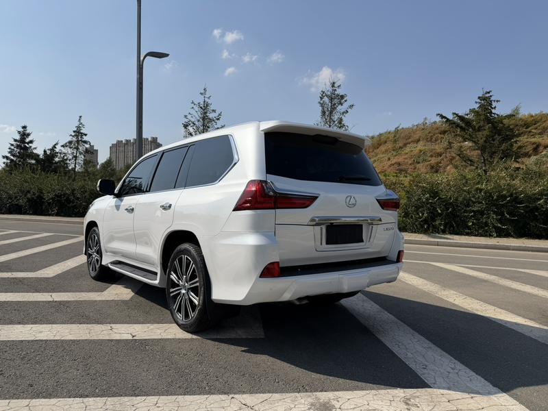 Lexus LX - фото 3