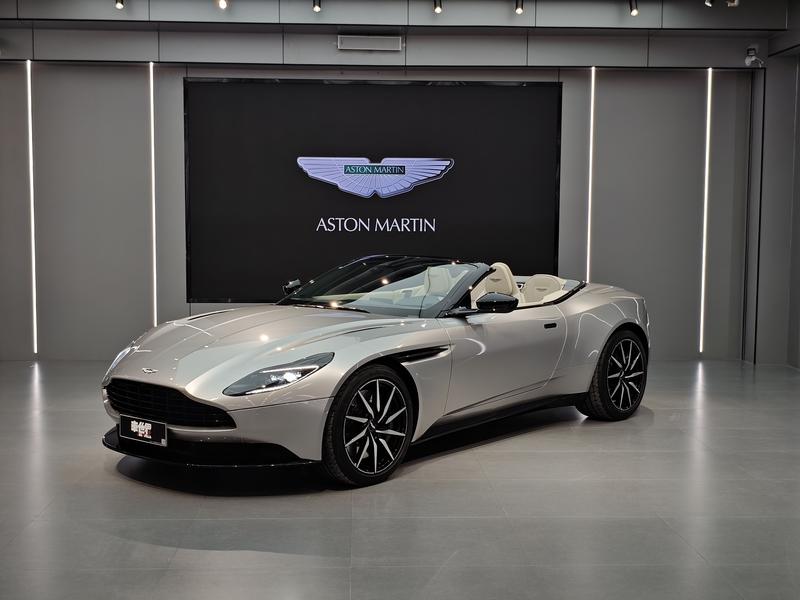 Aston Martin DB11 - фото 0