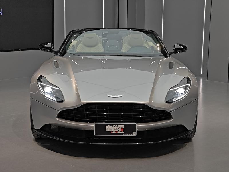 Aston Martin DB11 - фото 1