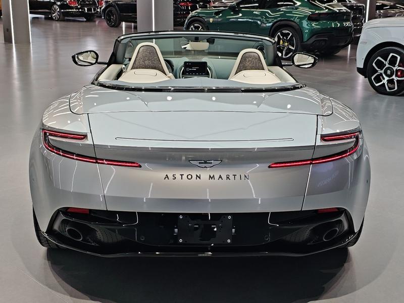 Aston Martin DB11 - фото 3